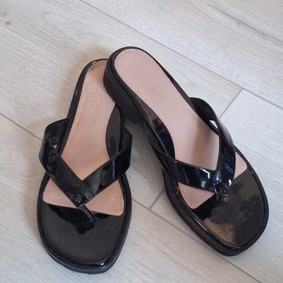 Taryn Rose Collection Taziana Black Patent Leather Thong Sandals. Size 8M - Picture 2 of 9